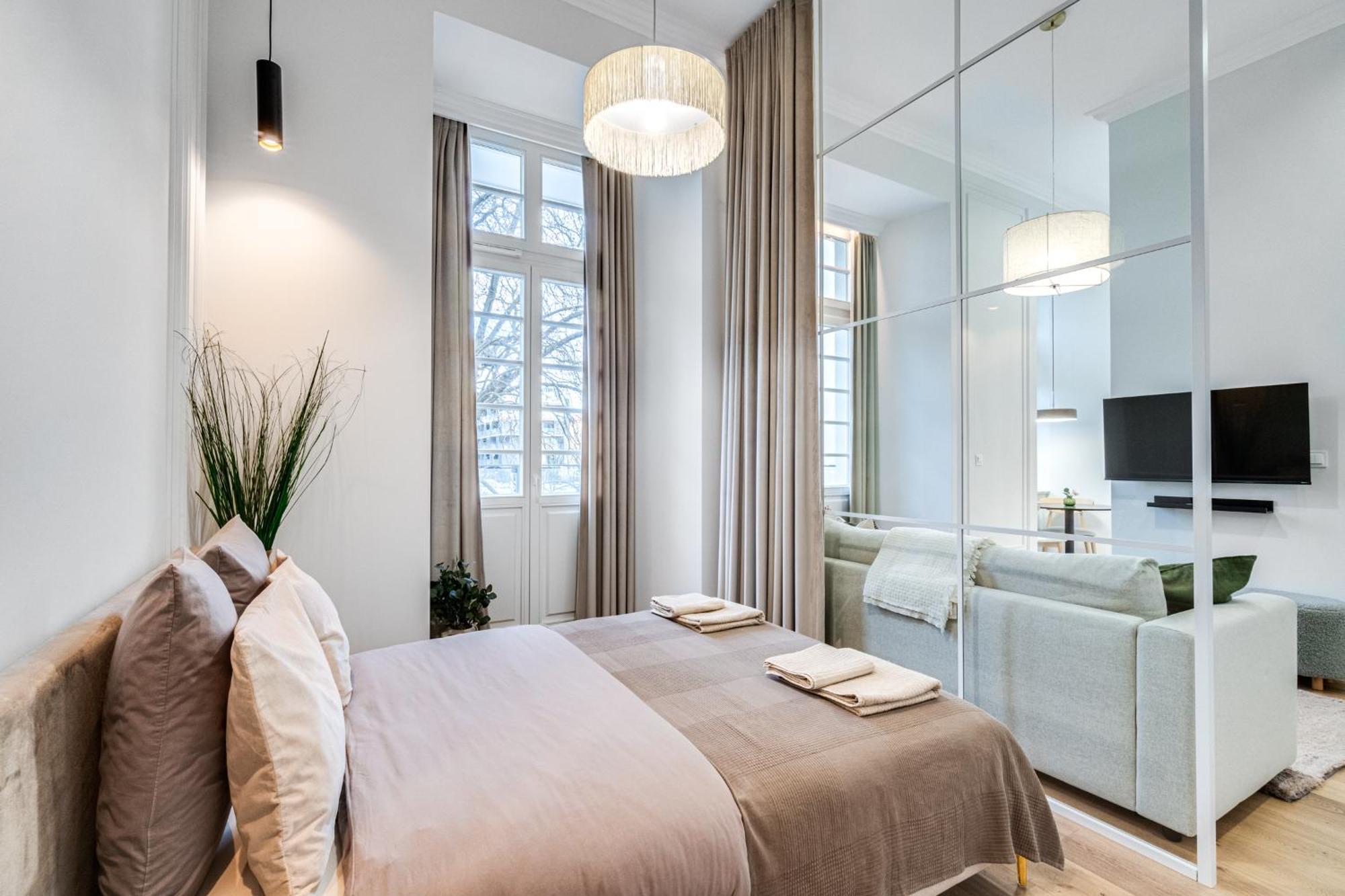 Apartament Riverside View - Parking Free Breslavia Esterno foto