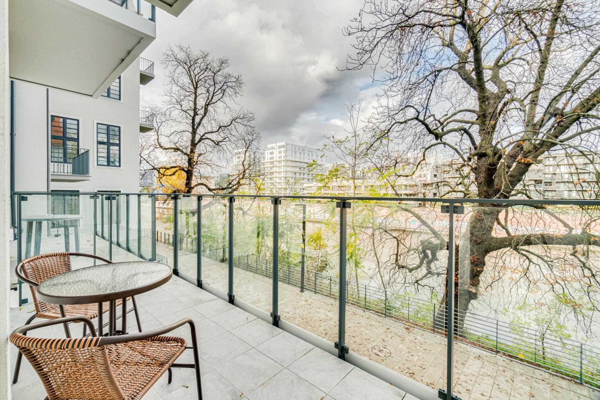Apartament Riverside View - Parking Free Breslavia Esterno foto